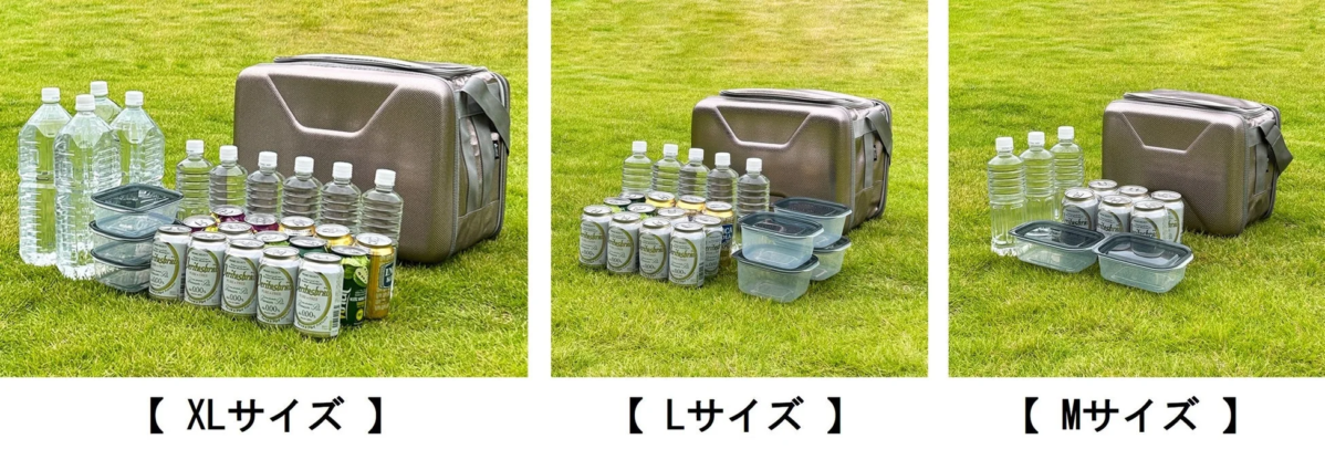 芝生の上に置かれたクーラーバッグと、その容量を示す様々な飲み物や保存容器