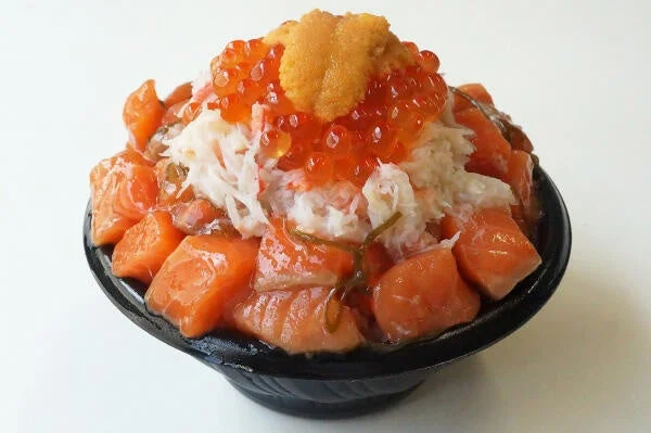 豪華な海鮮丼